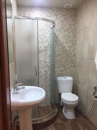 Гостевой дом Yerevan Guest House Ереван Двухместный номер с 2 отдельными кроватями и собственной ванной комнатой - Без окна-9